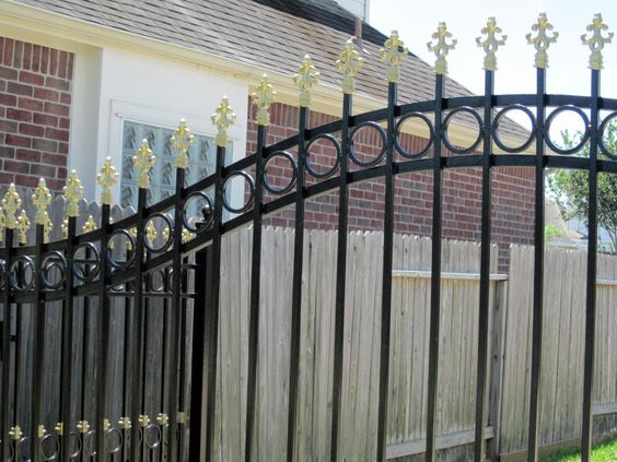 Choosing the right fence height