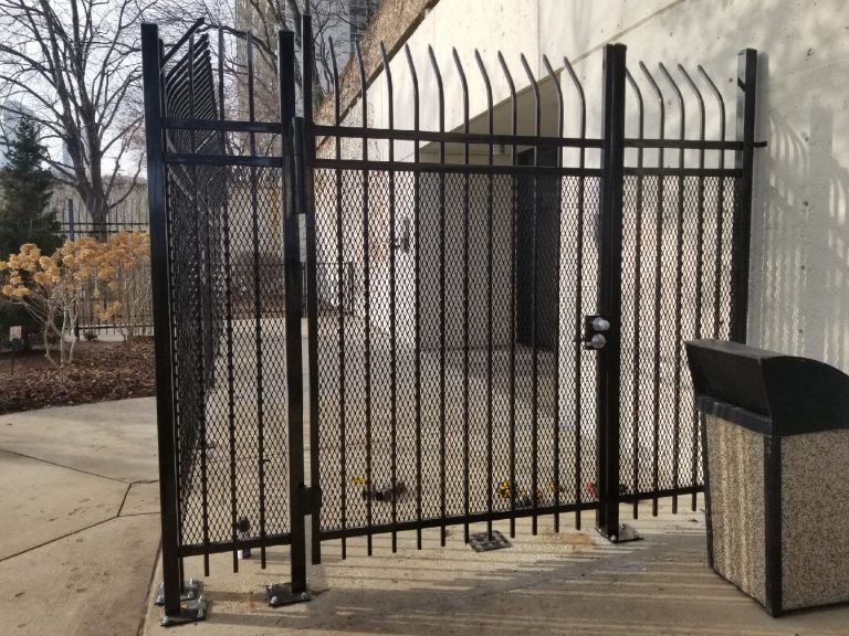 How Long Do Iron Fences Last Chicago