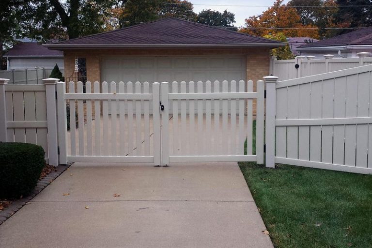 Ways To Customize Your Vinyl Fence Chicago Il