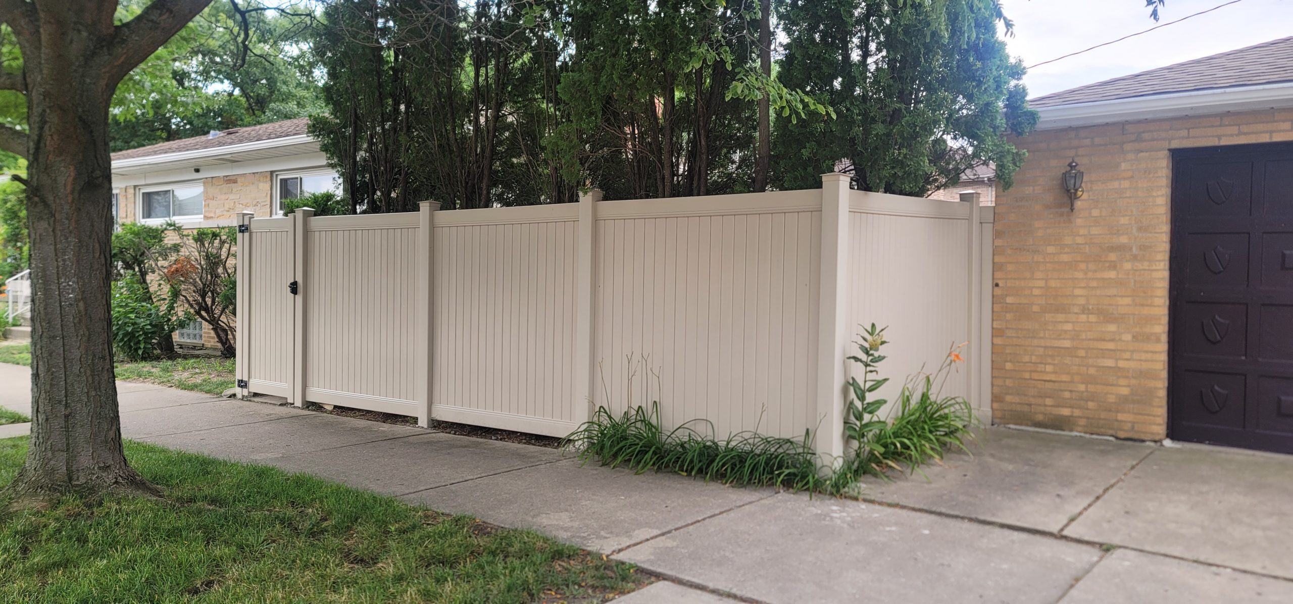 How to Protect Your Vinyl Fence During Winter