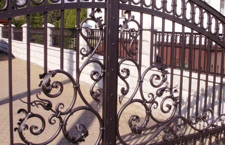 iron fences with style to your home