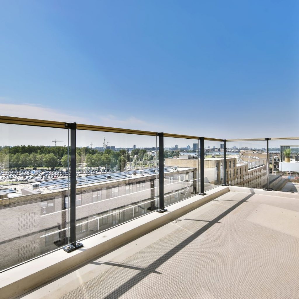 what-type-of-balcony-is-best-for-me-if-i-own-a-residential-complex-balcony-railing
