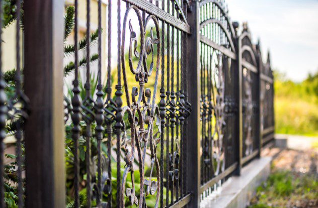 Best Fences for Windy Areas