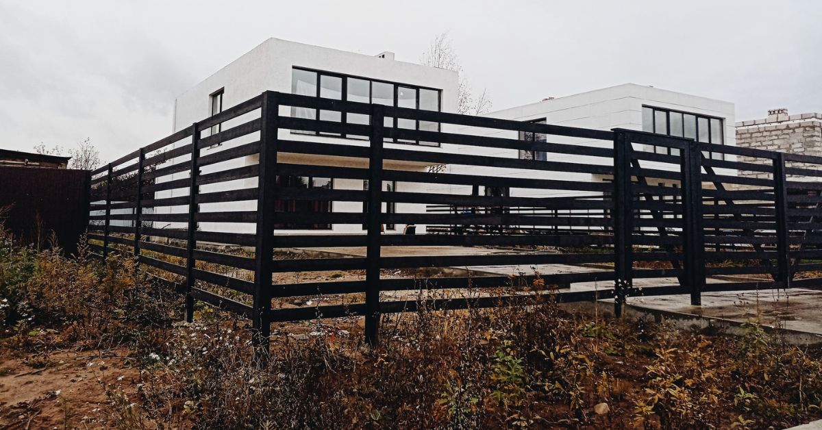 durable and stunning aluminum fencing
