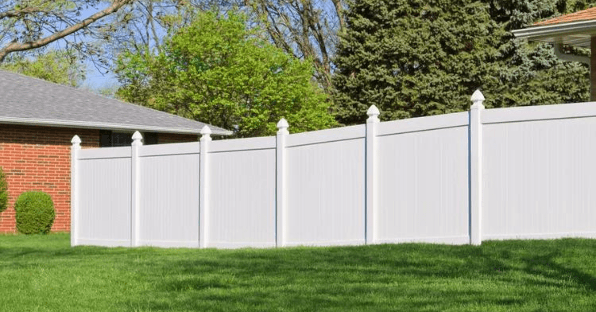 essential vinyl fence maintenance tips for homeowners
