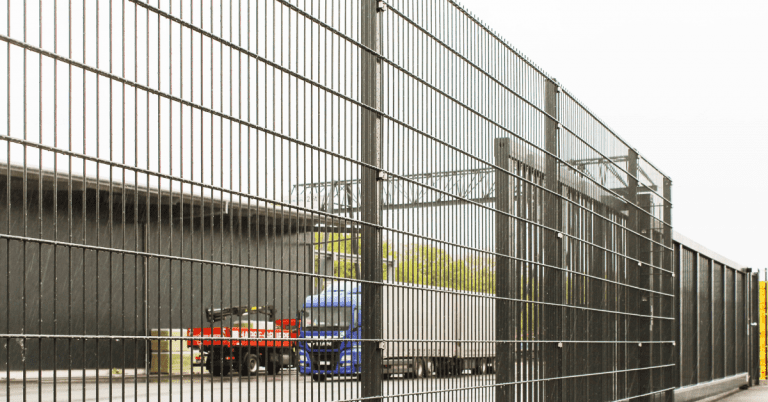 essential-security-features-of-industrial-fencing-systems